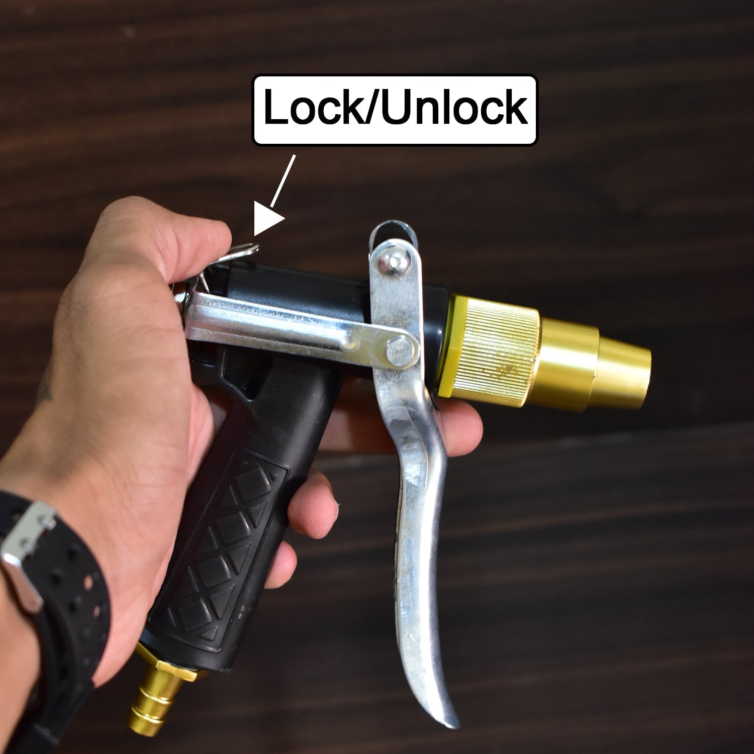 Durable gold trigger water nozzle, lever operated for efficient spraying. Durable gold trigger water nozzle, lever operated for efficient spraying.
